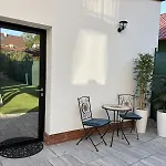 Apartman Little Park House With Car Charger Stomfa