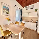 Little Park House With Car Charger Apartman *