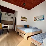 Little Park House With Car Charger * Stomfa