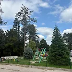 Little Park House With Car Charger Apartman *