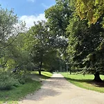Little Park House With Car Charger Appartement