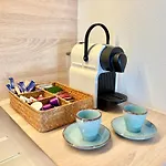 Little Park House With Car Charger Stomfa