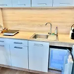 Little Park House With Car Charger Apartman *