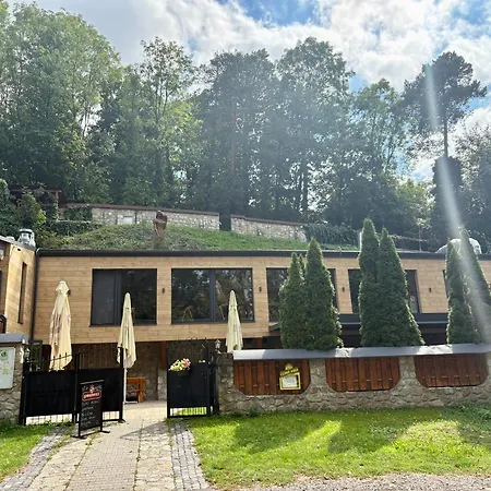 Little Park House With Car Charger * Stupava