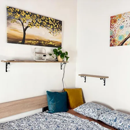 Little Park House With Car Charger شقة