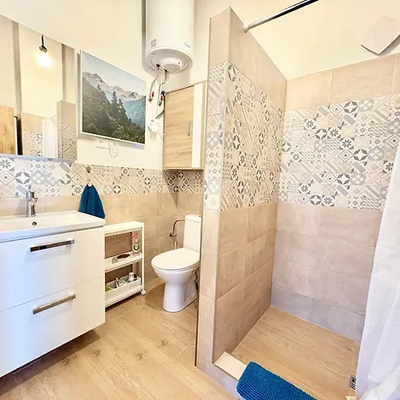 Little Park House With Car Charger Apartmán