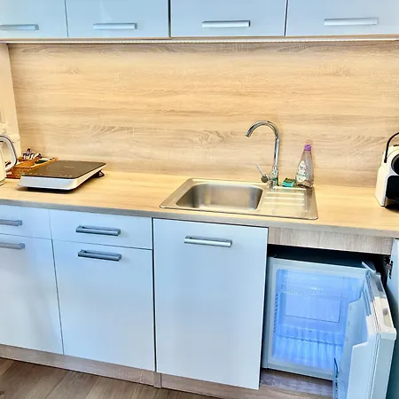 Little Park House With Car Charger Apartmán *